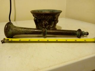 Vintage HEAVY SOLID BRASS ORNATE MORTAR AND PEDESTAL weighs over 5 lb 6
