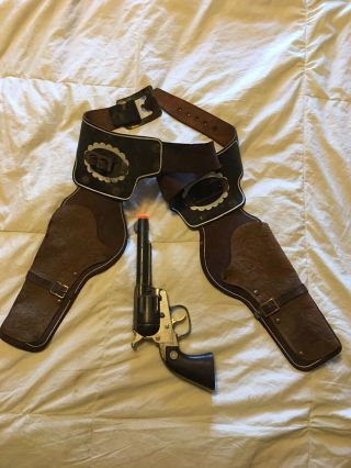 Vintage 1950 - 1960s Daisy Toy Cap Gun 3200 With Leather Holster
