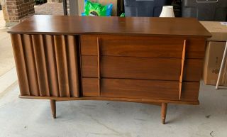 Mid Century Modern United Furniture 6 - Drawer Walnut & Ash Dresser Credenza
