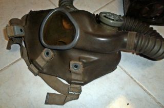 Vintage World War 11 Army Service Gas Mask with Field Bag and Anti - Dim Cloth 2