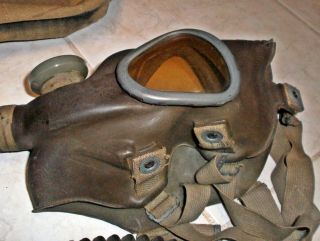 Vintage World War 11 Army Service Gas Mask with Field Bag and Anti - Dim Cloth 3