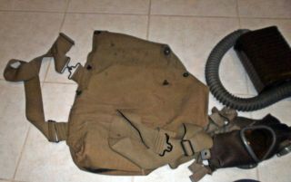 Vintage World War 11 Army Service Gas Mask with Field Bag and Anti - Dim Cloth 7