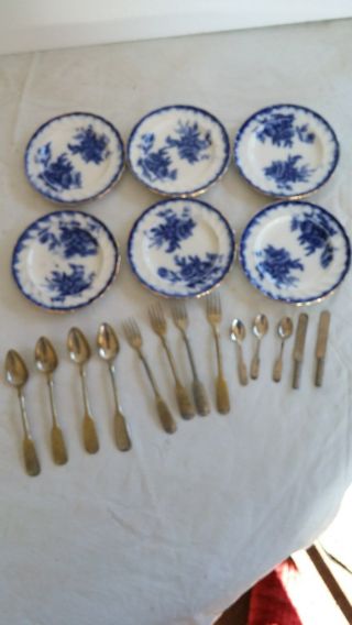 24 Piece Flow Blue with Gold Child ' s China Dinner Set with Utensils 4