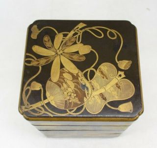 F853: Japanese tier of really old lacquered boxes JUBAKO with GUNBAI MAKIE 2