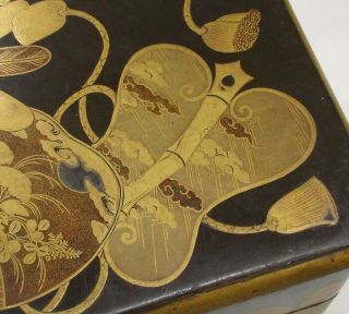 F853: Japanese tier of really old lacquered boxes JUBAKO with GUNBAI MAKIE 3