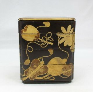F853: Japanese tier of really old lacquered boxes JUBAKO with GUNBAI MAKIE 6