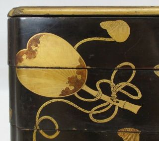 F853: Japanese tier of really old lacquered boxes JUBAKO with GUNBAI MAKIE 7