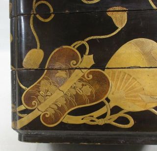 F853: Japanese tier of really old lacquered boxes JUBAKO with GUNBAI MAKIE 8