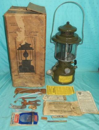 Vintage 1958 Coleman U.  S.  Military Quadrant Globe Gas Lantern With Box