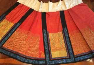 An Important Chinese Qing Dynasty Imperial Phoenix Embroidered Silk Skirt. 3