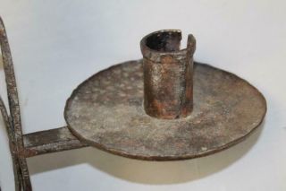 A RARE 18TH C FLOOR STANDING WROUGHT IRON ADJUSTABLE CANDLE HOLDER IN OLD COLOR 11