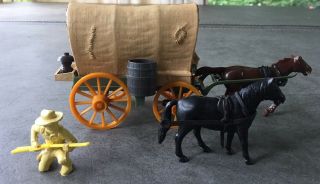 Marx 60mm Covered Wagon,  Accessories,  2 Horses W/complete Hitches,  Figure/rifle