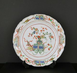 A VERY FINE CHINESE KANGXI PERIOD FAMILLE VERTE PORCELAIN PLATE WITH MARK 2