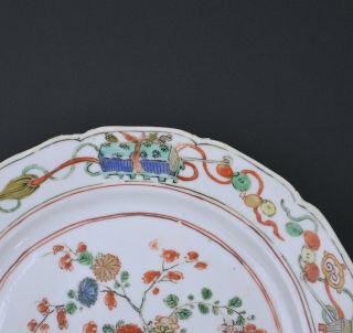 A VERY FINE CHINESE KANGXI PERIOD FAMILLE VERTE PORCELAIN PLATE WITH MARK 4
