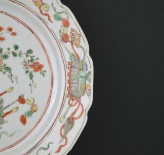A VERY FINE CHINESE KANGXI PERIOD FAMILLE VERTE PORCELAIN PLATE WITH MARK 5