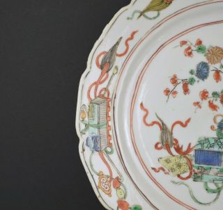A VERY FINE CHINESE KANGXI PERIOD FAMILLE VERTE PORCELAIN PLATE WITH MARK 6