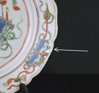 A VERY FINE CHINESE KANGXI PERIOD FAMILLE VERTE PORCELAIN PLATE WITH MARK 7