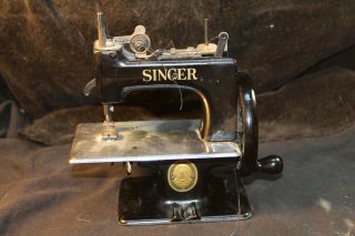 Antique Vintage Singer Sewhandy 20? Toy Sewing Machine Small Child Nr