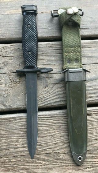 Vintage Military U.  S.  M7 (boc) Knife W/ U.  S.  M8a1 V.  P.  Co.  Scabbard -