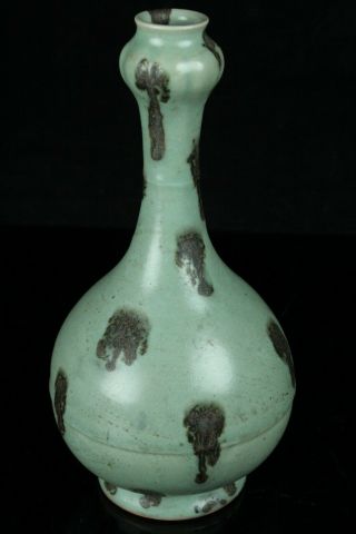 Apr261 Chinese Longquan Celadon Porcelain Iron Glaze Pointed Bottle Vase