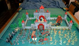 Vintage Marx Robin Hood Castle Playset Knights,  Merrymen,  Acessories