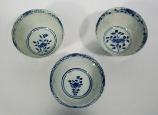 3 CHINESE BLUE & WHITE EXPORT PORCELAIN TEA BOWLS & SAUCERS FLOWER PATTERN c1800 8