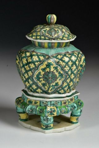 Chinese Kangxi Period Famille Verte Porcelain Covered Urn on Stand 3