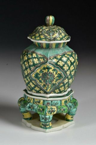 Chinese Kangxi Period Famille Verte Porcelain Covered Urn on Stand 4