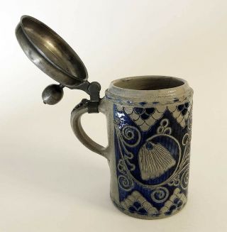 FINE WESTERWALD SALTGLAZE TAVERN TANKARD WITH MATCHING PEWTER LID,  CIRCA 1729 8