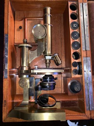 E.  Leitz Wetzlar Microscope W Cabinet 3 Objectives 4 Eyepieces Antique Rare 8320