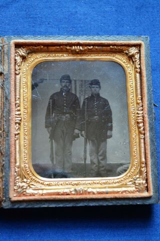 1/6 Plate Tintype of 2 Civil War Soldiers; Well Armed w/ Accouterments 4