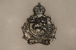 Ww2 Canadian Algonquin Regiment Cap Badge