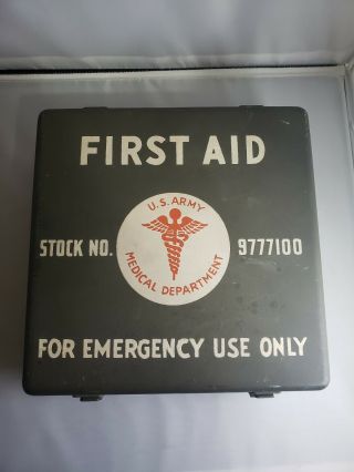 Vtg World War 2 U.  S.  Army First Aid Kit - W/contents