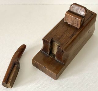 Antique 19th C Hand CARVED Wood FIGURAL Woodworking Carpenter Plane SNUFF BOX 4