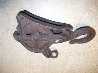 (A) Antique Farm Primitive Cast Iron Barn Pulley Hay Trolley 2