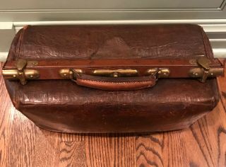 Antique Gladstone 1920’s Widemouth Buffalo Hide Traveling Doctor Bag 2
