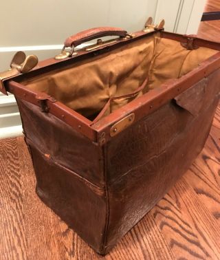 Antique Gladstone 1920’s Widemouth Buffalo Hide Traveling Doctor Bag 8