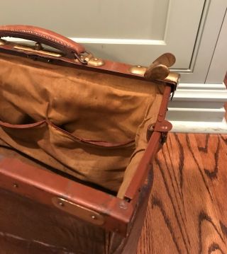 Antique Gladstone 1920’s Widemouth Buffalo Hide Traveling Doctor Bag 9