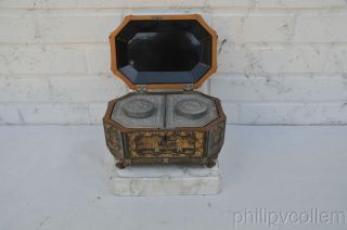 Exceptionnal Lacquer Chinoiserie Octagonal Tea Caddy. 3
