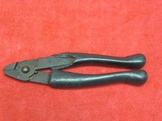 US WWII Wire Cutters Mkd U.  S.  and Web Carry Pouch dated 1945. 9