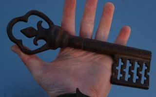 Antique Very Large Gothic Hand Wrought Iron Key C18th Or Earlier 21.  5cm Church