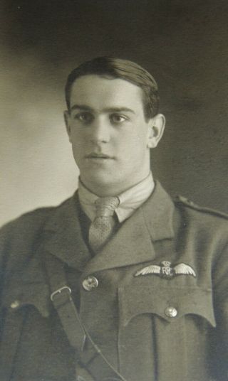 RARE WW1 RFC Royal Flying Corps RAF RCAF cap badge w/4 pilot photos in uniform 6