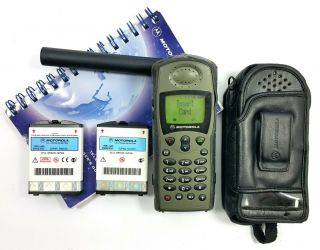 SATELLITE PHONE MOTOROLA 9505,  BATTERY,  CASE,  CHARGER TELEPHONE HANDSET IRIDIUM 12