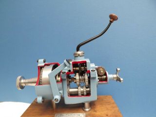 Gear Box [ Engine Model ] { Gear Box } Hohm { Cutaway Model }