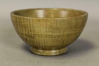 A Great Early 19th C Hand Turned Wooden Bowl With Pedestal Base In Tiger Maple