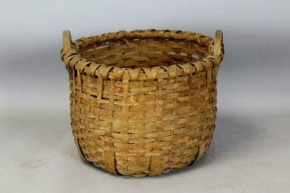RARE EARLY 19TH C SHAKER STYLE 2 HANDLE LAUNDRY BASKET SURFACE 2