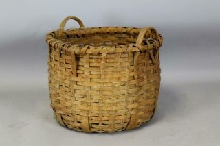 RARE EARLY 19TH C SHAKER STYLE 2 HANDLE LAUNDRY BASKET SURFACE 3