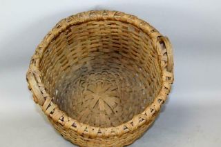 RARE EARLY 19TH C SHAKER STYLE 2 HANDLE LAUNDRY BASKET SURFACE 8