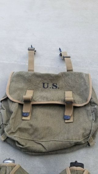 WW II U.  S.  Musette Bag,  2 Canteen Cvrs.  and 2 Orig.  Canteens Transitional,  Exc. 2