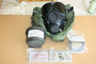 M40 Bio - Chem Warfare Gas Mask Sz.  M/l With Rare Issued Accessories
